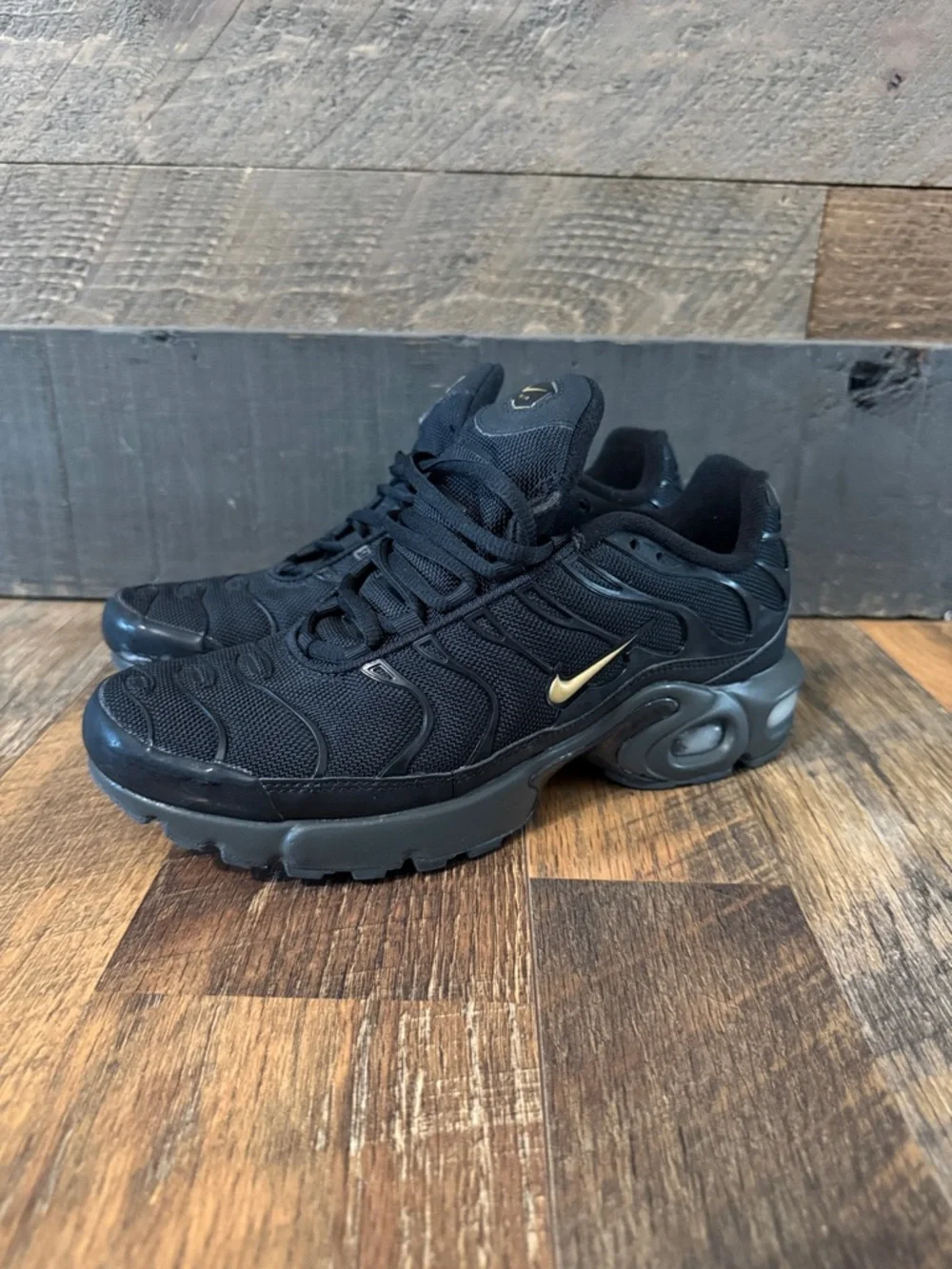 Nike Air Max Plus TN SE Black Metallic Gold (GS) Size 6.5Y Good Condition